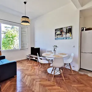 https://le-foch-by-booking-guys.fr-provencehotel.com