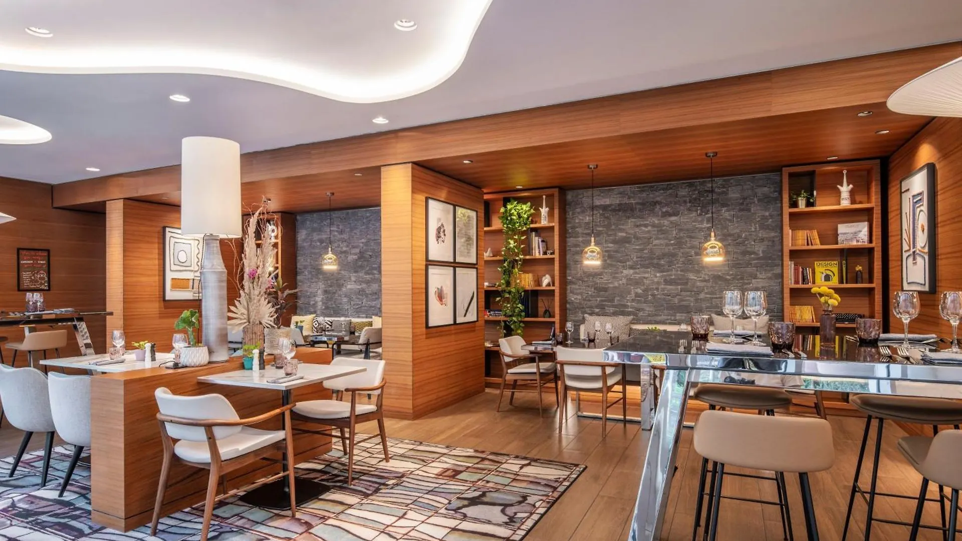 Renaissance Paris Republique Hotel & Spa
