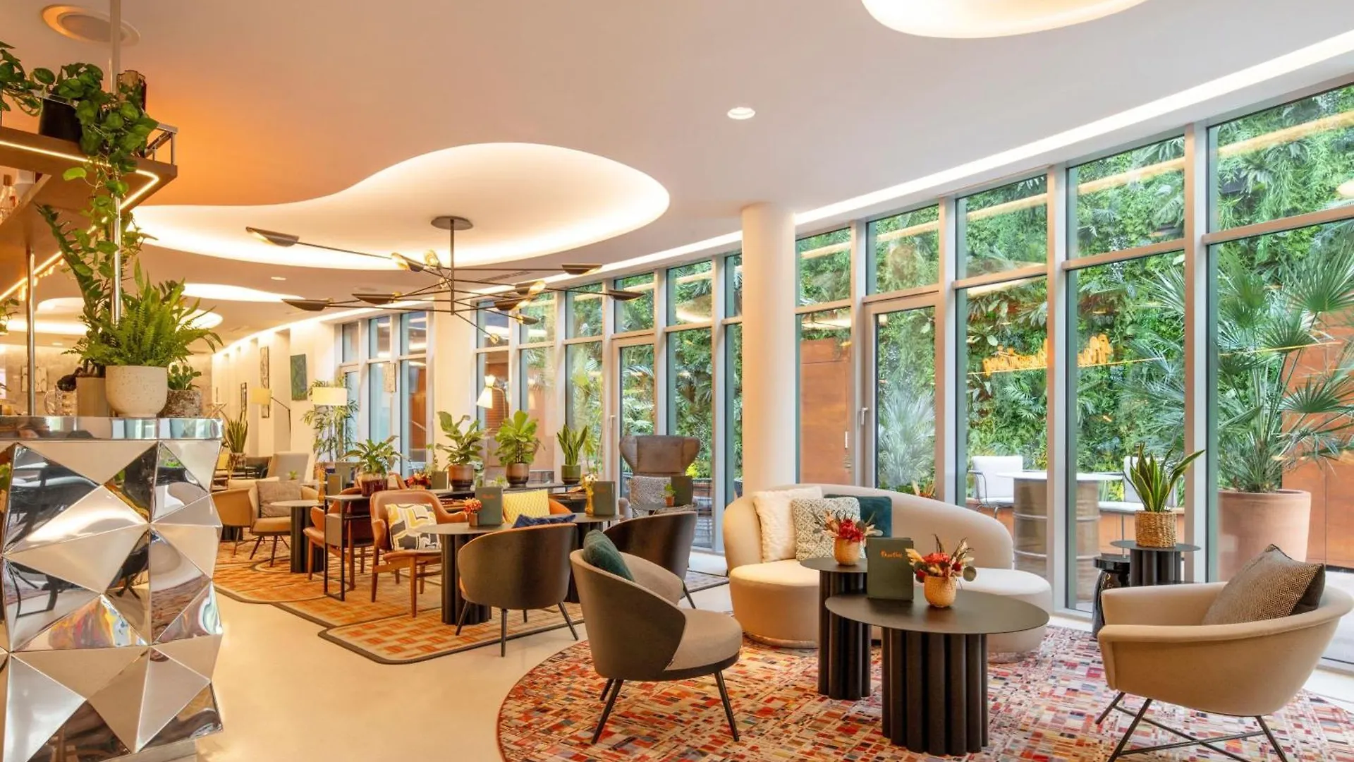 Renaissance Paris Republique Hotel & Spa 5*,  Francia