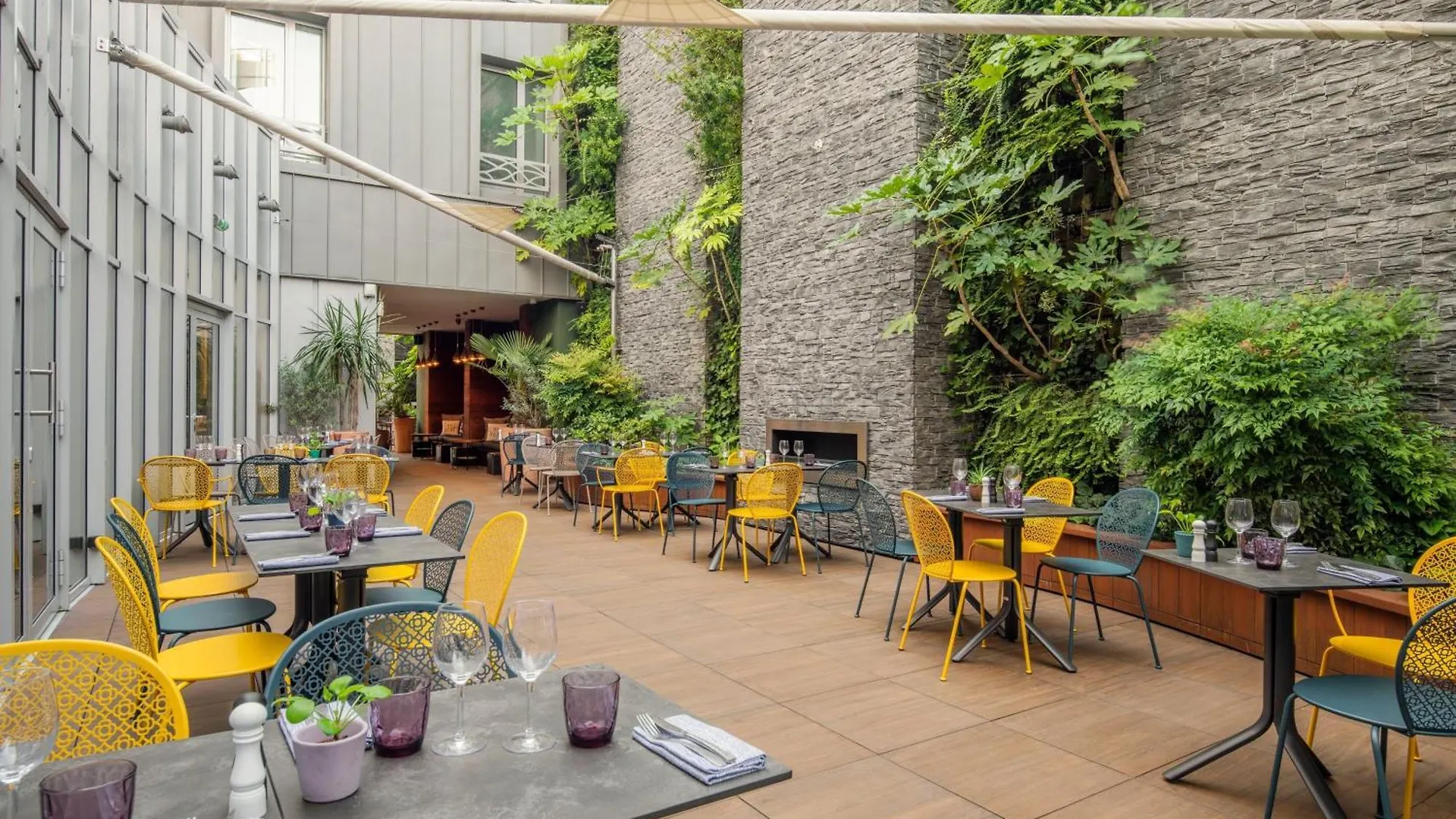 Renaissance Paris Republique Hotel & Spa 5*,