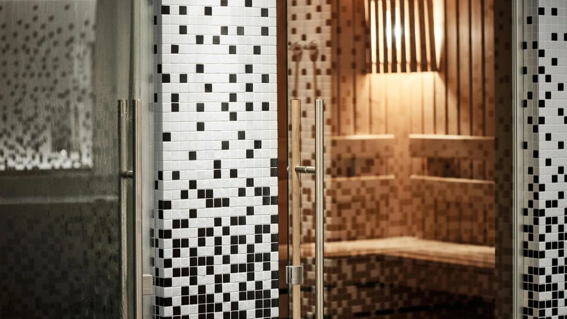 Renaissance Paris Republique Hotel & Spa