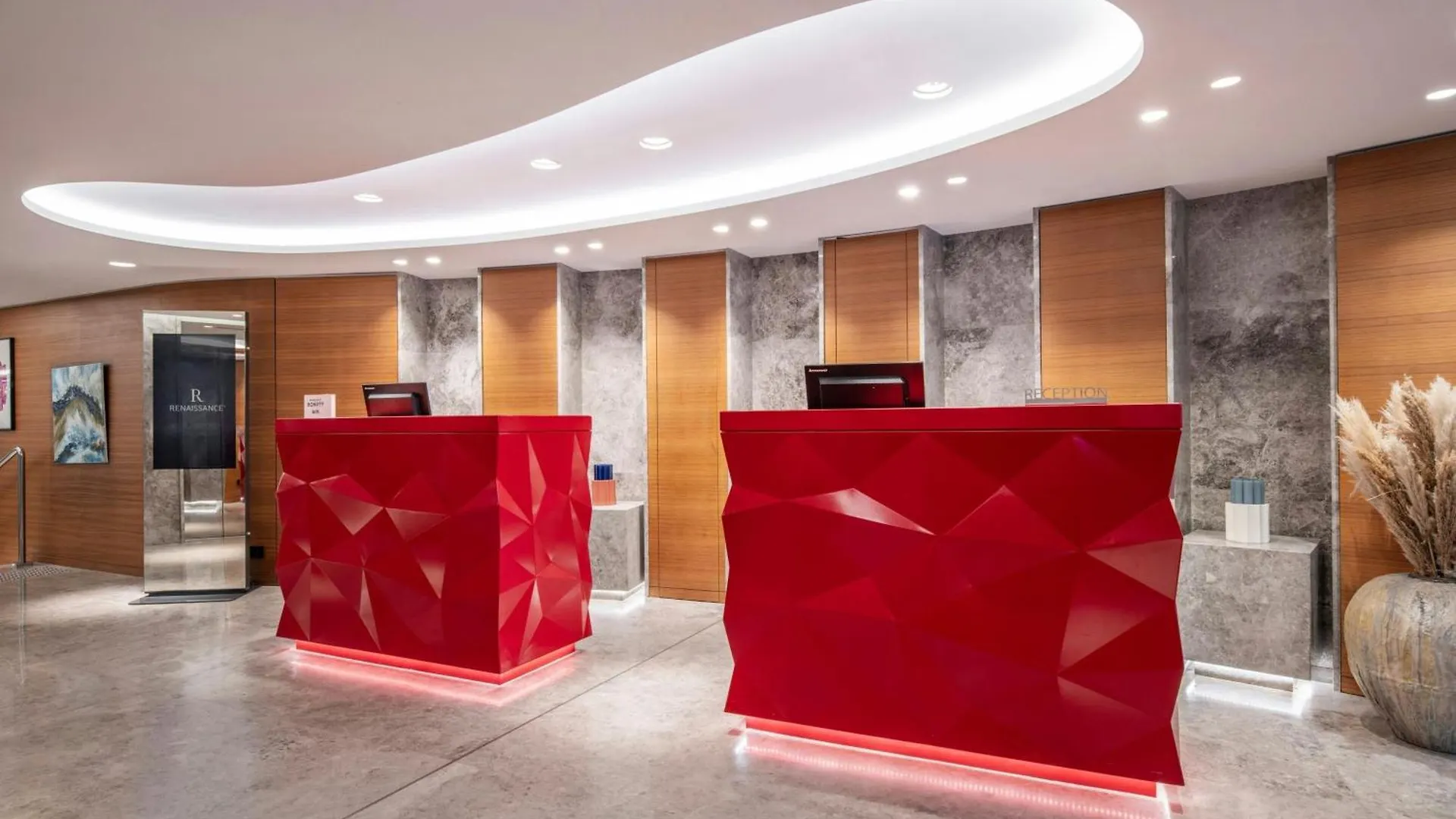Renaissance Paris Republique Hotel & Spa 5*,