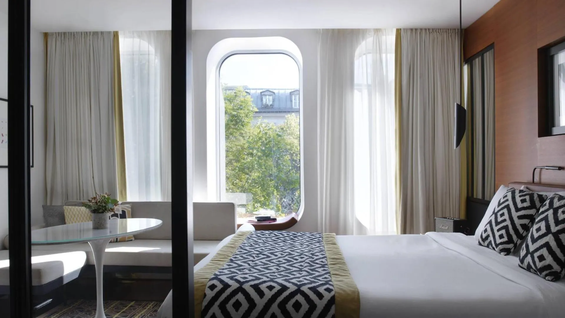 Renaissance Paris Republique Hotel & Spa França